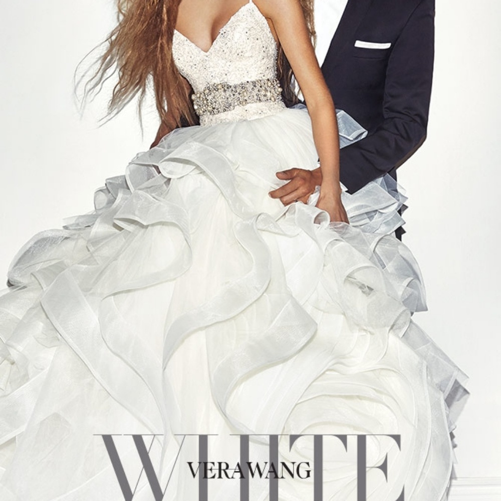 Vera Wang Ivory Organza Rosette Wedding Gown